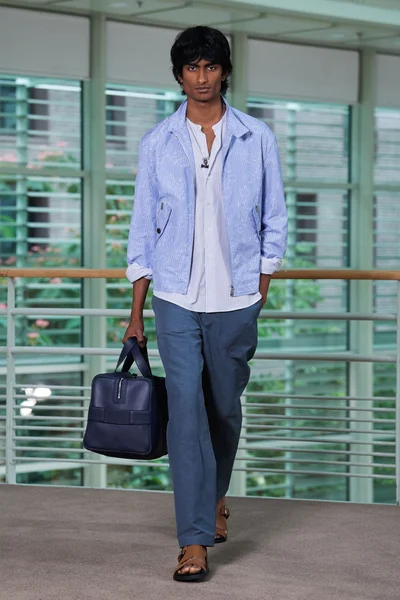 Look 3